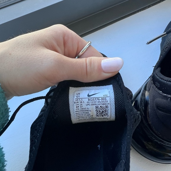 Nike Air Max 270 - Picture 4 of 9